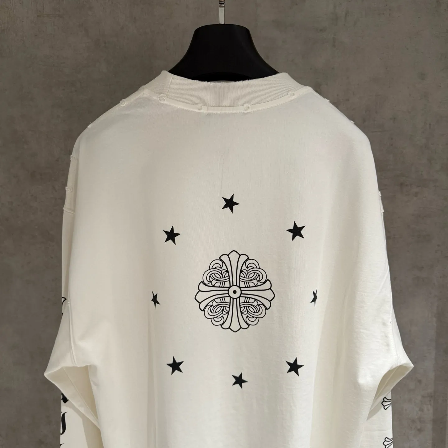 🅿️330 [Strict quality control] CH Croixin's new long-sleeved sweatshirt T-shirt. Heavy 340g double yarn fabric. Four flower positions on the front, back and left. Wash the whole garment twice. The four sides are frayed and torn. Heavy fabric. The neckline is made of icy Salona. Loose fit. Deep, wide and stylish. No deformation or shrinkage. 3 colors: black, white and gray. Size: M-2xl